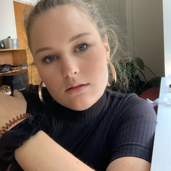 Meet your Posher, Lesli - Picture 1 of 1